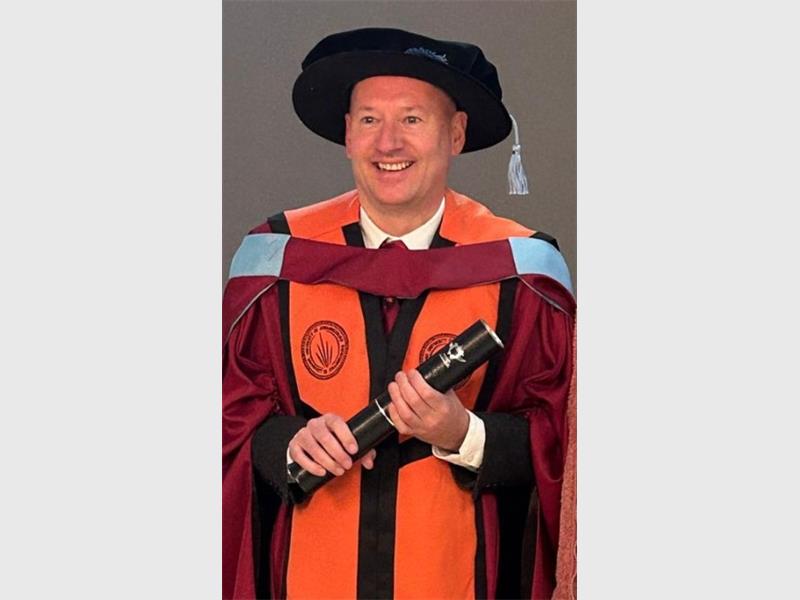 Twee trotse oud-leerders van Hoër Volkskool, het albei hul doktorsgrade voltooi en word nou internasionaal raakgesien vir hul navorsing en bydraes tot linguistiek en farmaseutiese wetenskap.