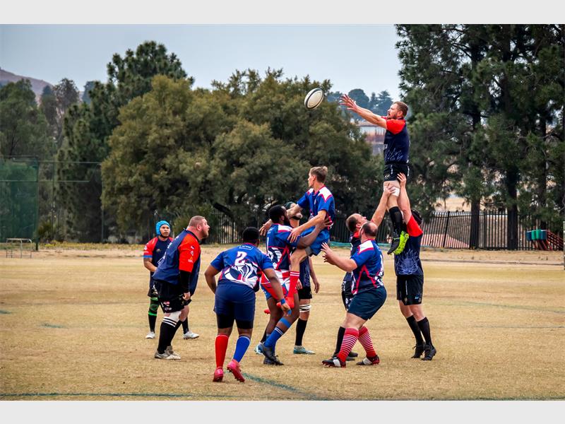 Heidelberg Rugbyklub eerstes het Saterdag swaargekry toe Sasol Kobras hulle in die voorlaaste Valke Merlin-ligawedstryd met 38–30 troef.