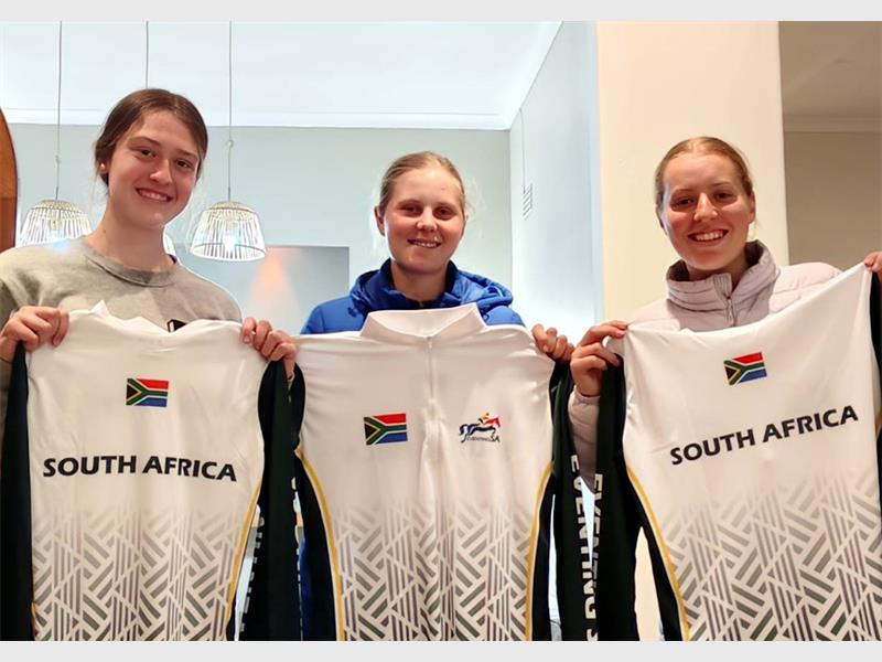 Drie Hoër Volkskool-ruiters het trots in die saal gesit waar hulle Suid-Afrika verteenwoordig het.