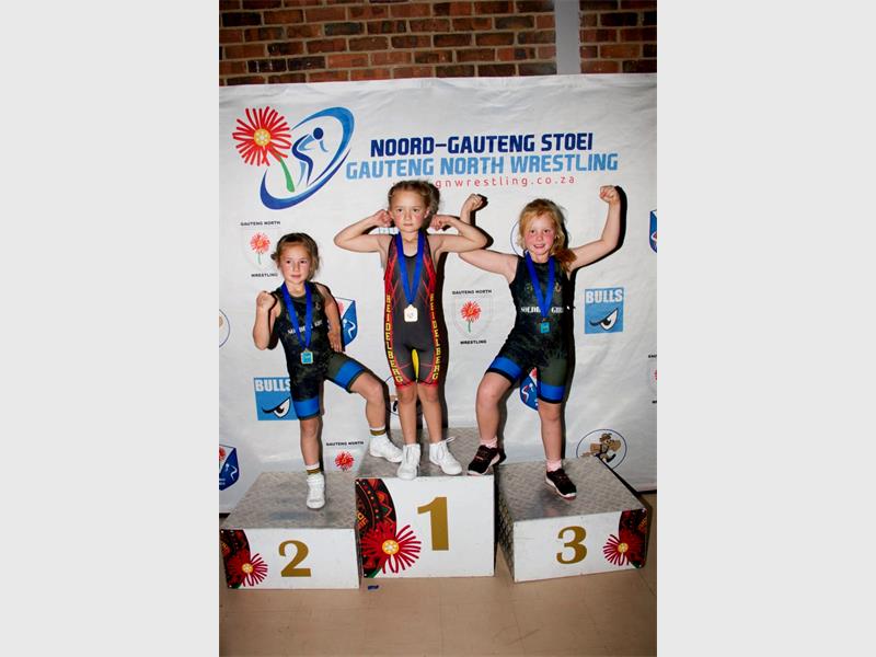 Die nuutgestigte Heidelberg Soldiers Wrestling-klub se meisie stoeiers het aan toernooie in Pretoria en Pretoria-Noord deelgeneem.