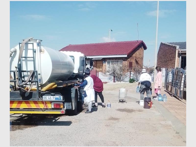 Frustrated residents say the City of Ekurhuleni is failing them, as schools, old-age homes, and families struggle through weeks without water.