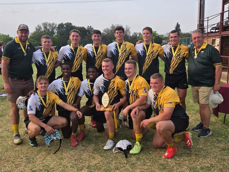 Die sewes spanne het hulle man gestaan op die veld.