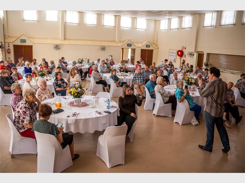 'n Vrolike atmosfeer het geheers terwyl terwyl almal die vermaak geniet het.