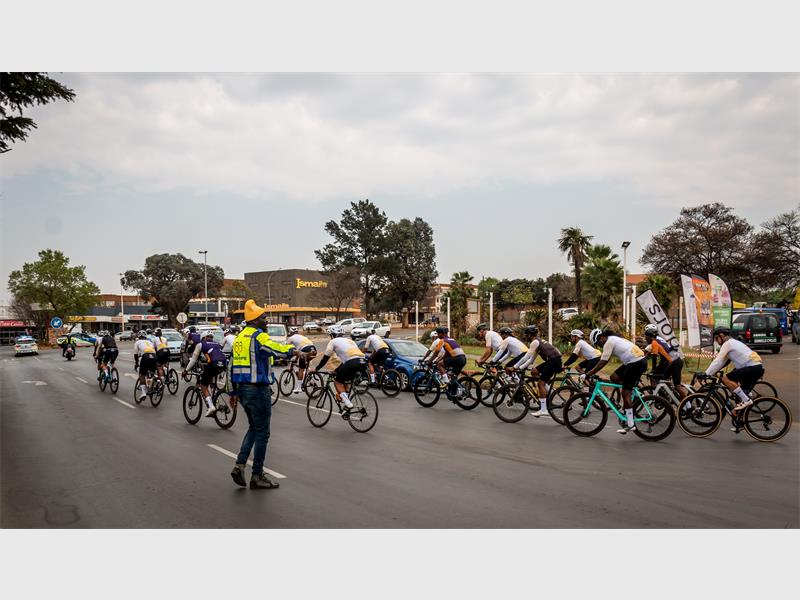 The Nelson Mandela Legacy RIDE4HOPE stopped in Heidelberg on its 500km journey from Howick to Soweto, honouring Madiba’s legacy while supporting education through the #Classrooms4Hope initiative.