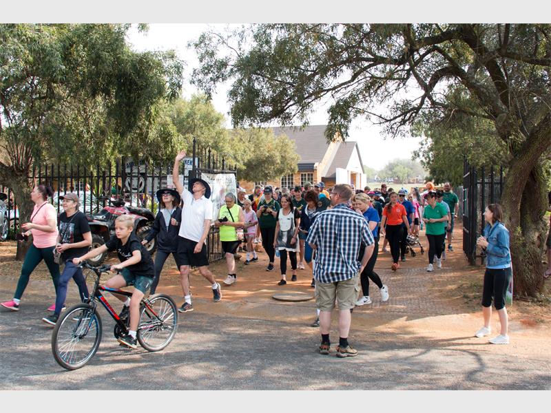 Die Stap vir Bybels is weer in Nigel gehou en die gemeenskap het kragte saamgespan om die Bybelgenootskap se werk in die verspreiding van Bybels te ondersteun.