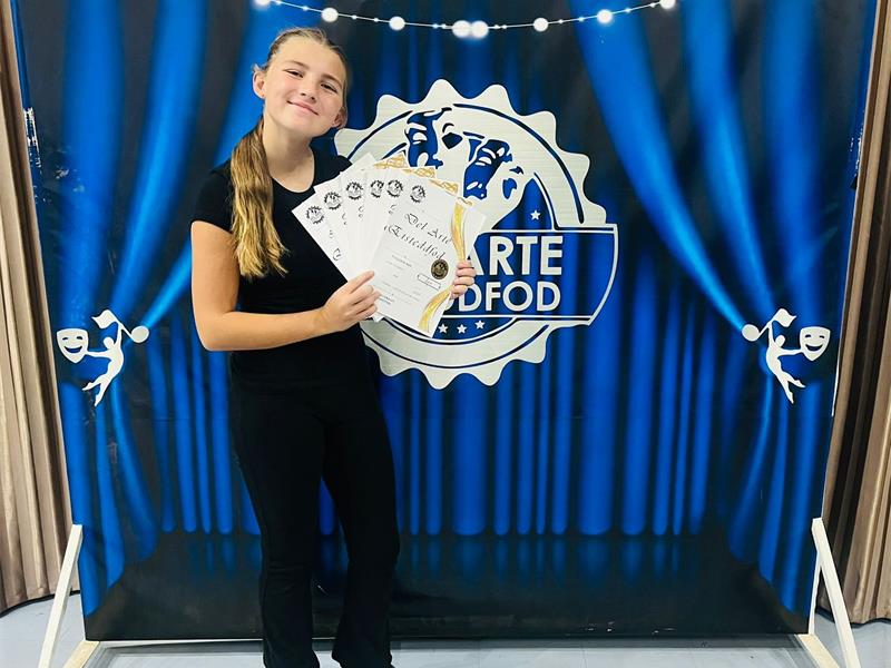Isabel Kloppers het uitstaande punte behaal by die Del Arte Kunstefees en is uitgenooi na die prestigieryke Goue Geleentheid op 30 September.