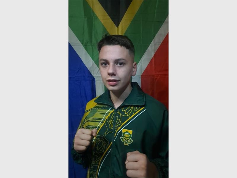 Op 15 jaar het Arno Carstens van Heidelberg reeds aan vier agtereenvolgende IMMAF Jeugwêreldkampioenskappe deelgeneem en ’n bronsmedalje vir Afrika in Namibië gewen.