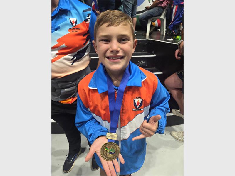 Heidelberg Soldiers-stoeier Wessel Oosthuizen het onlangs sy talent ten toon gestel by die Suid-Afrikaanse Nasionale Stoeitoernooi en met ’n bronsmedalje huis toe gekom.