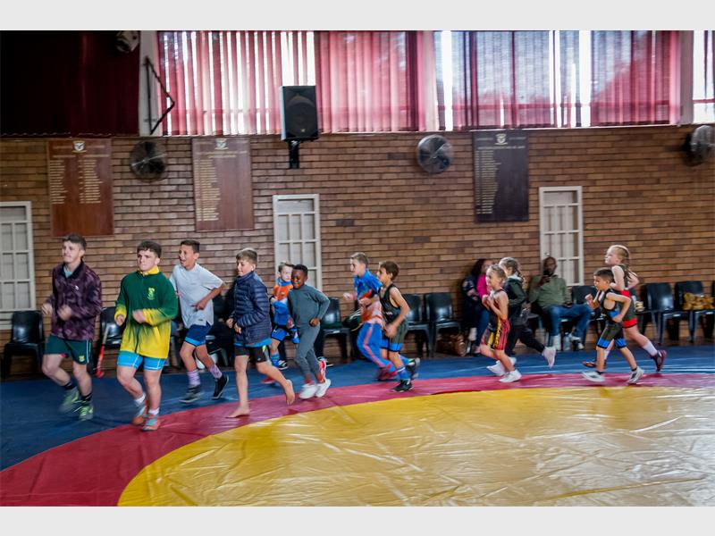 Die klub, met tans 22 aktiewe stoeiers, het reeds met talle medaljes in verskeie toernooie huistoe gekeer. Hulle nooi nuwelinge van Nigel, Springs en omliggende gebiede om aan te sluit.