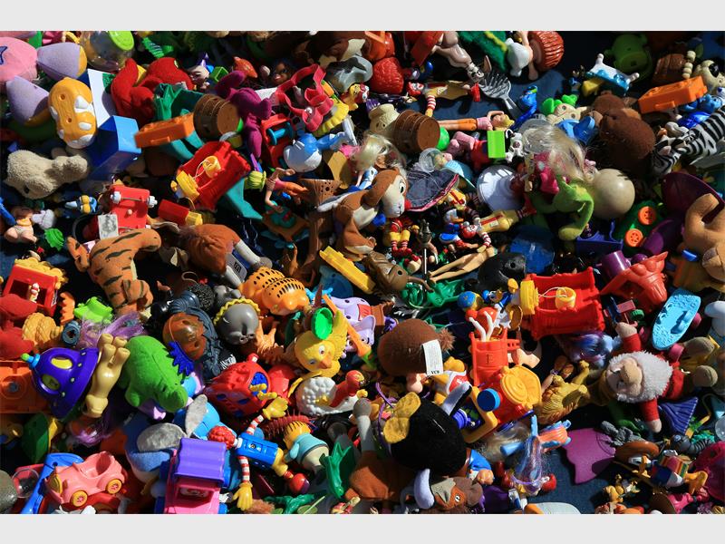 Jordaanpark will come alive with lights and festive cheer on December 6 as the community hosts its annual Christmas Parade, inviting residents to decorate their vehicles and donate items for families in need.