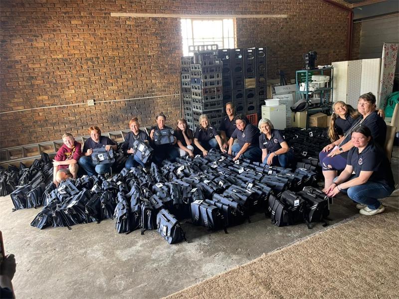 Solidariteit Helpende Hand Heidelberg-tak werk hard om elke leerder gelyke geleenthede te bied, van skoolbehoeftes tot rentevrye studielenings.