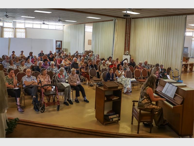 Elkana koor dra optrede aan Elsa van Niekerk op.