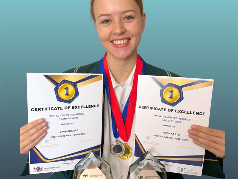 Drie leerders van Hoër Volkskool het tydens die distriktoekennings veral uitgestaan en hul skool trots gemaak.