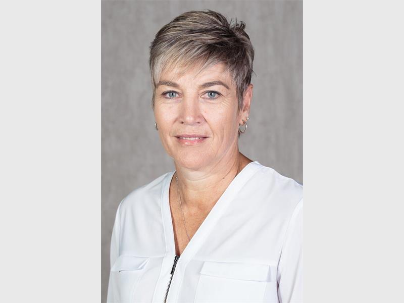 Wanneer uitnemendheid beloon word, staan Hoër Volkskool se onderwysers voor in die ry.