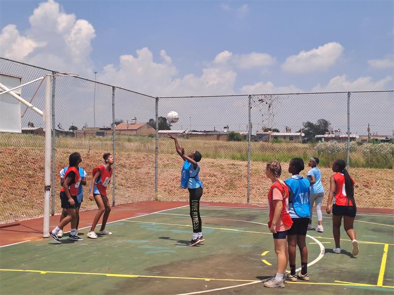 A fundraising netball tournament at Ext 23 Stadium in Ratanda brought local players together while strengthening efforts to grow and sustain netball in the Lesedi area.