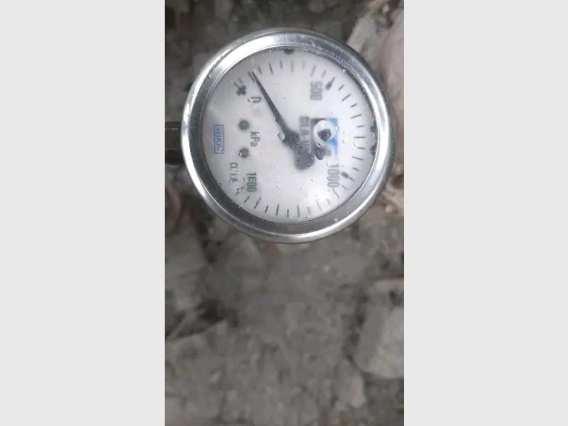 Residents of Heidelberg and surrounding areas are urged to conserve water as the town’s reservoirs run dry. The Lesedi Local Municipality reported that supply pressure from Rand Water has dropped dangerously low, with no immediate solution expected.