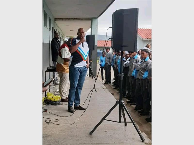 Students at Ratanda Secondary School and Khaya Lesedi Sports School of Specialisation received a boost to their confidence and school spirit when Heidelberg District Taxi Association donated uniforms and school shoes as part of its school adoption programme.
