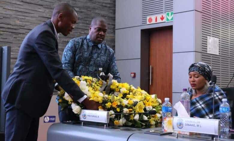Executive Mayor Nkosindiphile Xhakaza led a candlelight ceremony honouring the life and service of the late MMC for Roads and Transport Planning.