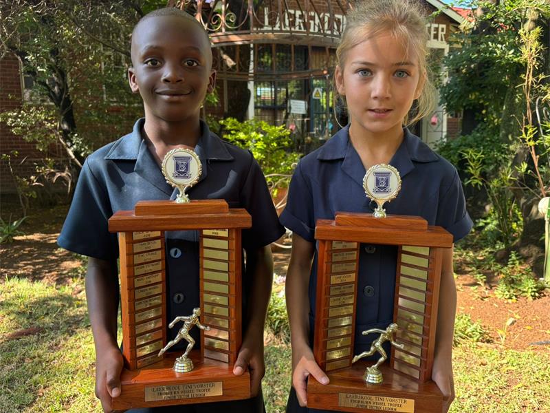 Na ’n opwindende atletiekinterhuis het Laerskool Tini Vorster se toppresteerders hul name op die gesogte Victor Ludorum-trofeë verewig.