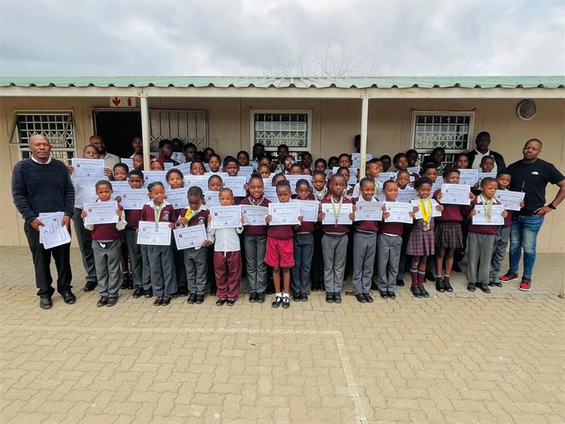 Young athletes shone at the Ratanda Primary Athletics Championships held at Hoër Volkskool, with Bertha Gxowa Primary leading the medal standings as educators and parents were praised for their role in supporting learner success.