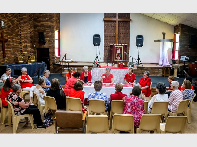 Die VLU Nigel-tak het hul 799ste vergadering gevier met ’n inspirerende boodskap oor liefde en ondersteuning, ’n kunsdemonstrasie in decoupage en gesellige samesyn.