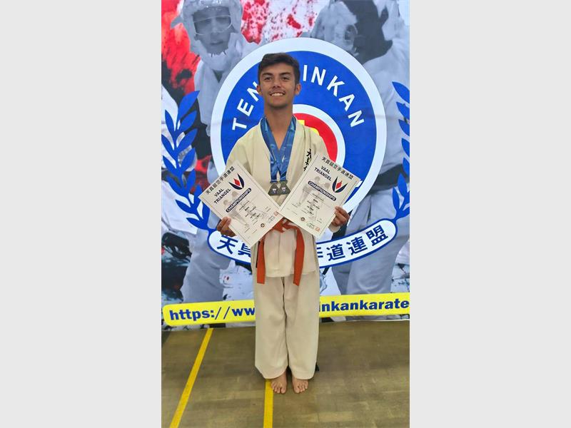 Ywanke Engelbrecht en Jayden Coviero van Hoërskool John Vorster het op 31 Januarie hul vaardighede by die Tenshinkan Vaal Karate Kampioenskappe getoon