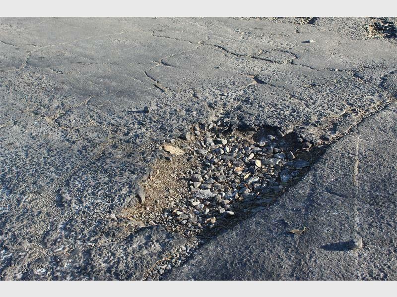 Report potholes, sewage leaks, and broken streetlights directly to the City of Ekurhuleni via the Call Centre, MyCoE app, or your ward councillor.