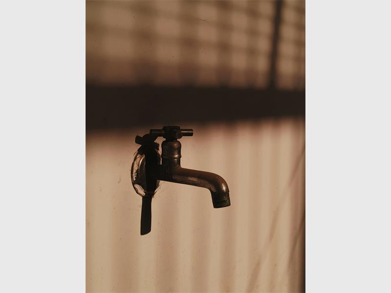 Lesedi Local Municipality has confirmed that water supply across Heidelberg, Rensburg and surrounding areas remains stable, although repair work on the Emmasdal pump is still underway.