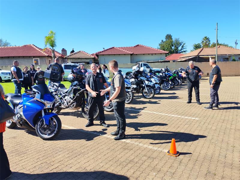 Motorfietsruiters van vêr en wyd het bymekaar gekom vir die optog.