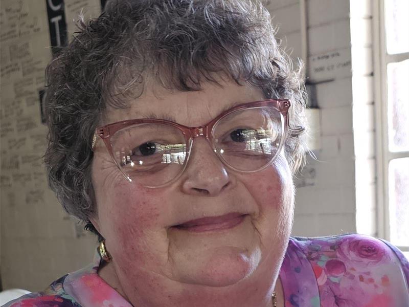 Met ’n loopbaan wat oor dekades gestrek het, het Hettie Botha haar merk in die onderwys en gemeenskap gelaat.