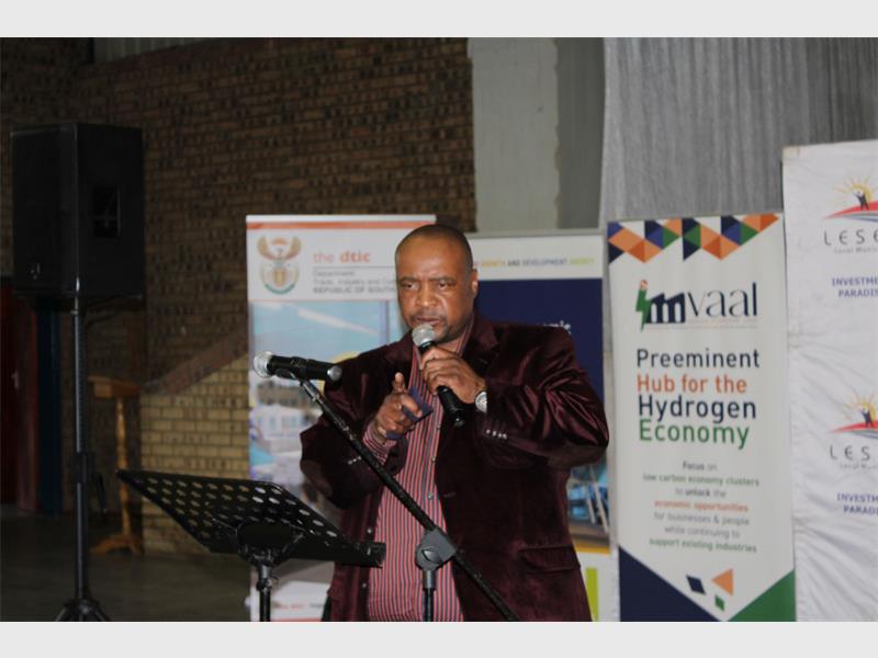 Residents of Ratanda engaged government officials during a public consultation on the Vaal Special Economic Zone, welcoming job opportunities while calling for transparency and accountability in the project’s rollout.