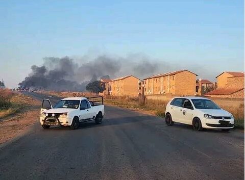 Frustrated Shalimar Ridge residents blocked Vaal Dam Road with burning tyres on May 15 as they protested ongoing electricity problems, saying repeated complaints to authorities had failed to bring lasting solutions
