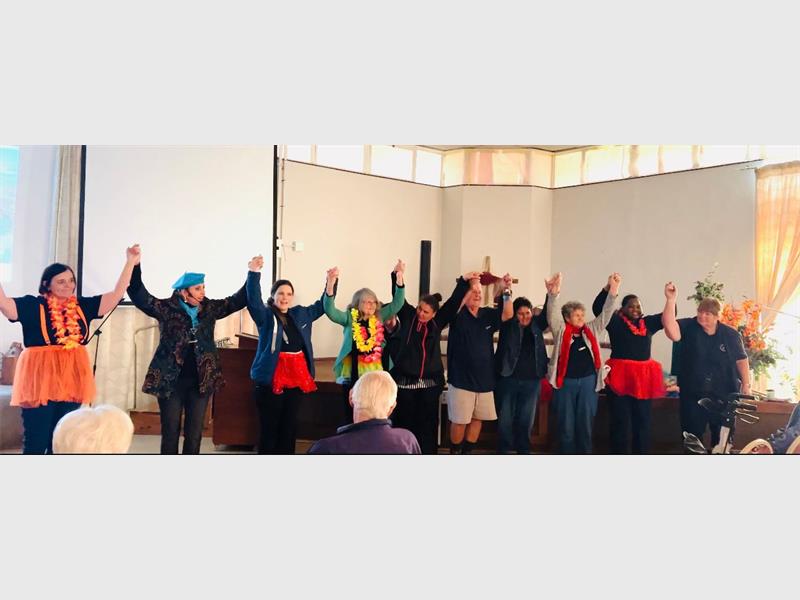 Die produksie is geskryf en aangebied deur Sandra Taljaard in samewerking met Solidariteit Helpende Hand.