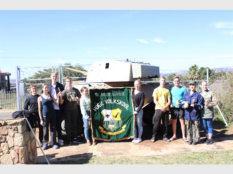 Learners from local schools joined SAWV veterans, SADFA Unit Suikerbos, MOTHS and the Voortrekkers in a hands-on heritage project at the Old Prison in Heidelberg, restoring two historic armoured vehicles while learning about South Africa’s military history.