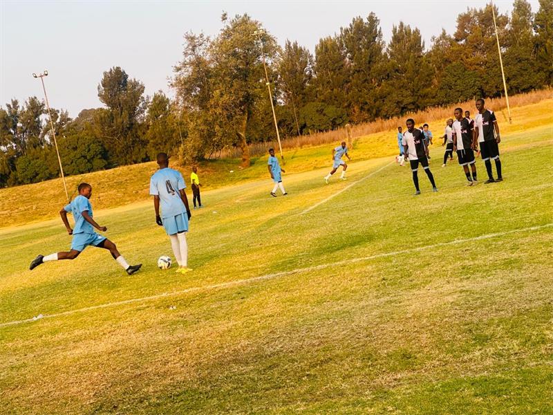 Cambridge FC secured a thrilling 3-2 victory over Taff Legends FC at Jim Fouché Sports Ground on May 30, with Alizwe Zigwebile scoring twice, including a dramatic 88th-minute winner, to keep the Nigel side's momentum alive heading into their final match of the season.