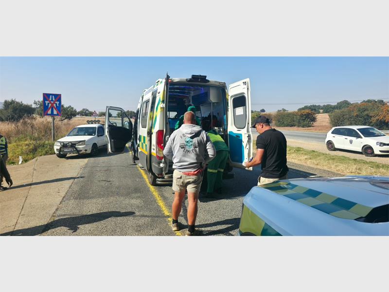A hitchhiker from Vosloorus was shot and robbed near the N3 highway close to the Heidelberg off-ramp on June 10, after an alleged armed robbery inside a vehicle turned violent.