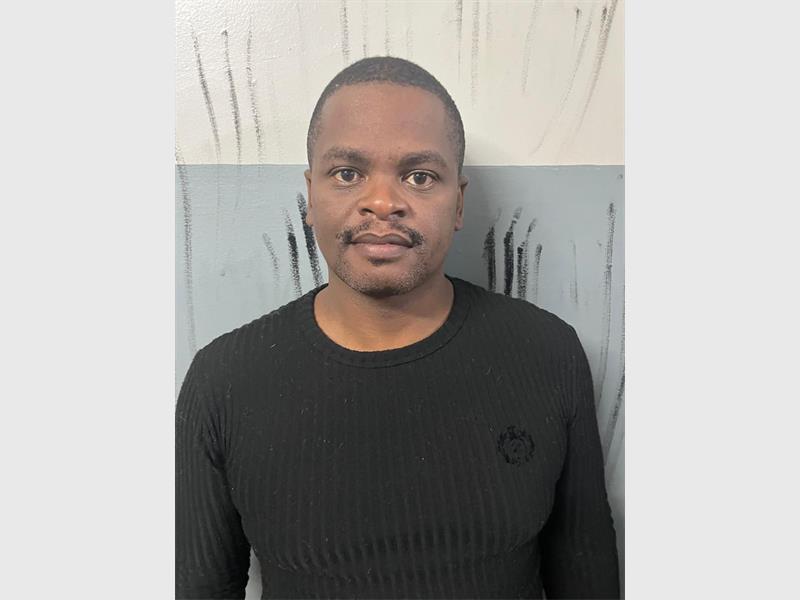 Heidelberg SAPS detectives are searching for Bonginkosi Kennedy Mndau (40), who failed to appear in the Benoni High Court where he was due for trial. A warrant of arrest has been issued as he is linked to multiple serious cases including murder, kidnapping, house robbery and hijacking.