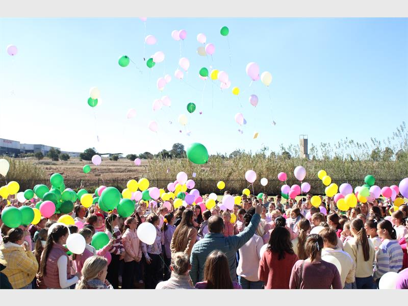 Family, friends, teachers and fellow learners paid heartfelt tribute to the beloved young Volkie during an emotional memorial service marked by moving speeches, colourful balloons and touching memories.