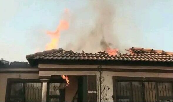 Anger over weeks without running water reached a breaking point in Ratanda, where violent protests intensified, a property allegedly belonging to the mayor was set alight, and police shooting allegations are now being investigated by IPID.