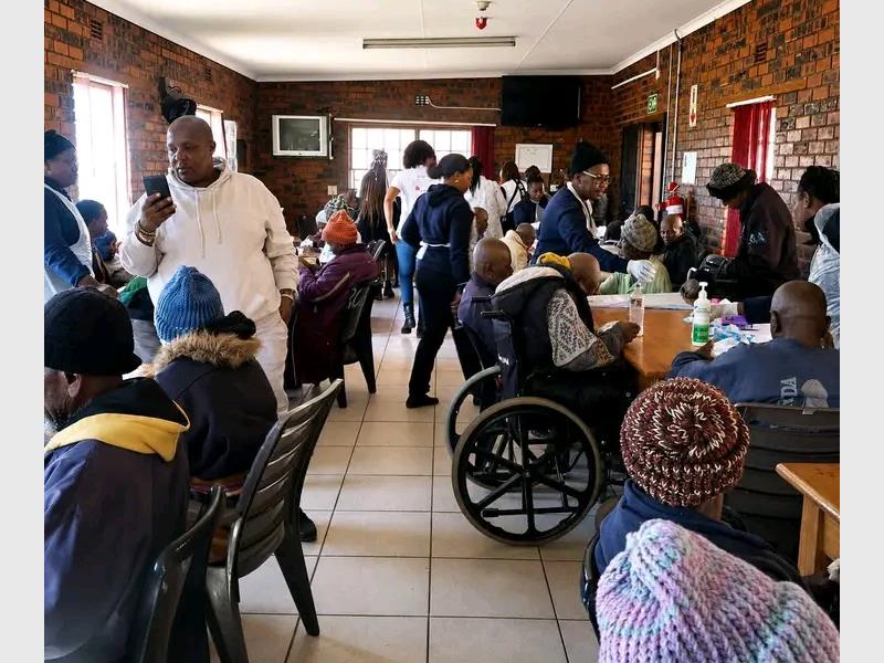 The Heidelberg and District Taxi Association Women's League spent more than 67 minutes at Ratanda Old Age Home on Mandela Day, donating socks, fresh fruit and sweets while sharing meaningful moments with elderly residents in a celebration of compassion, dignity and community service
