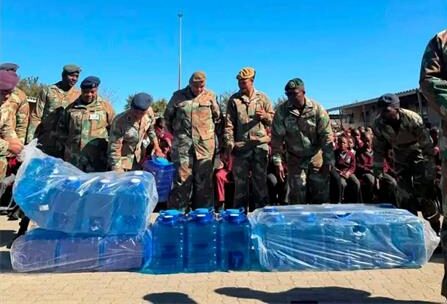 Ratanda Bertha Gxowa Primary School welcomed the South African National Defence Force on July 24, as the force donated more than 50 water bottles and a new school pull-up banner.
