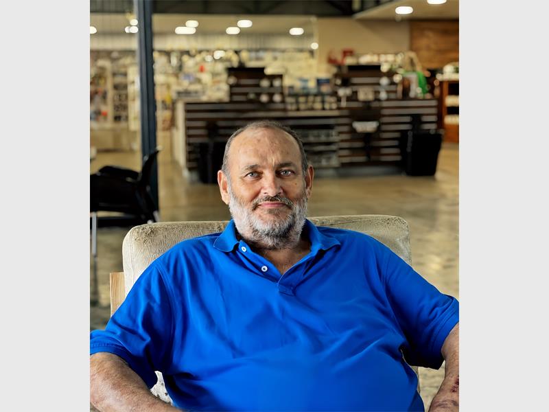 Hy was 'n geliefde en gerespekteerde boer wat vir vyf dekades op die plaas Witkleifontein geboer het. Sy familie onthou hom as 'n man van geloof, wysheid en 'n onwrikbare liefde vir die plaaslewe.