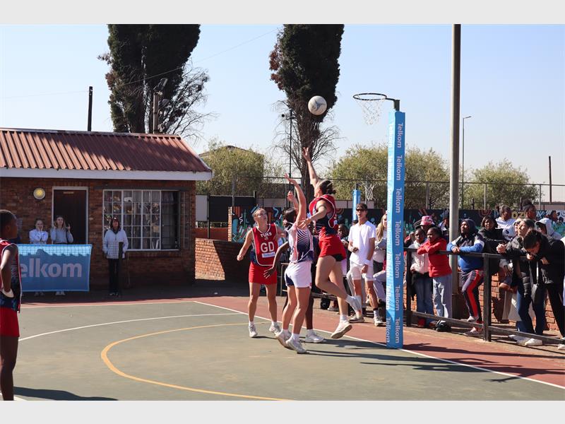 The Ekurhuleni U19B team girls put up a determined fight against Tuks during the finals of the Telkom Netball Tournament at Hoërskool Dr EG Jansen on July 10, refusing to back down despite a difficult start.