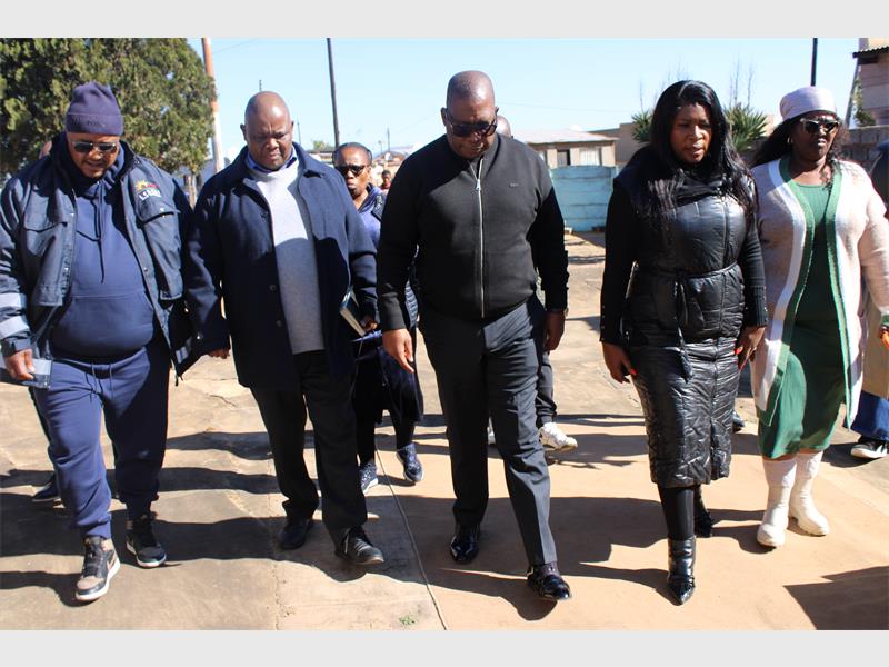 Gauteng Premier Panyaza Lesufi has visited bereaved families in Ratanda following deadly water protests that left two men allegedly shot dead, while condemning ongoing service delivery frustrations and violence in the area.