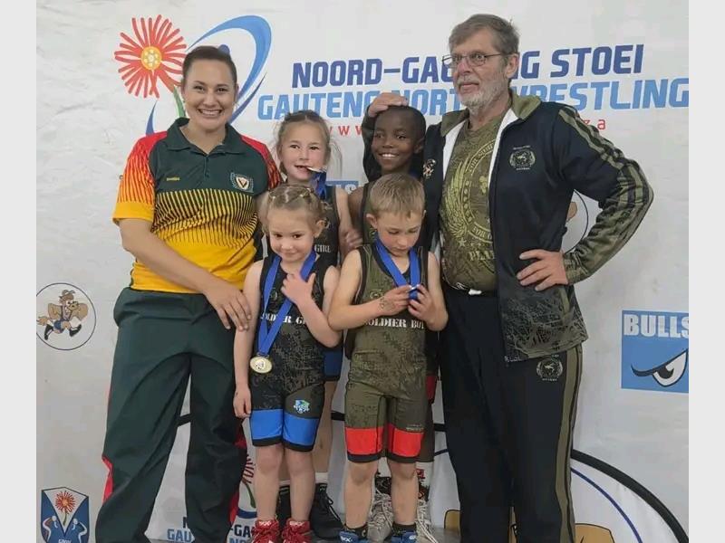 Young wrestlers from Heidelberg Soldiers Wrestling Club tested their skills against strong competition at the North Gauteng Bullets Wrestling Tournament in Menlo Park, Pretoria, with coach Dewald de Wet praising their commitment and determination.