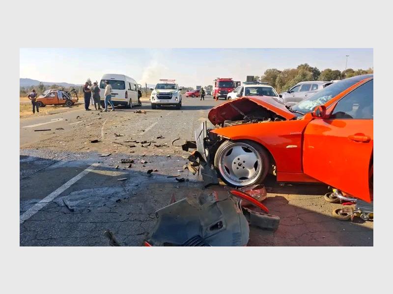 Six people sustained light to moderate injuries after a minibus taxi and a light motor vehicle collided on the R549 near Ratanda cemetery. Emergency services responded swiftly as traffic was disrupted while the scene was cleared.