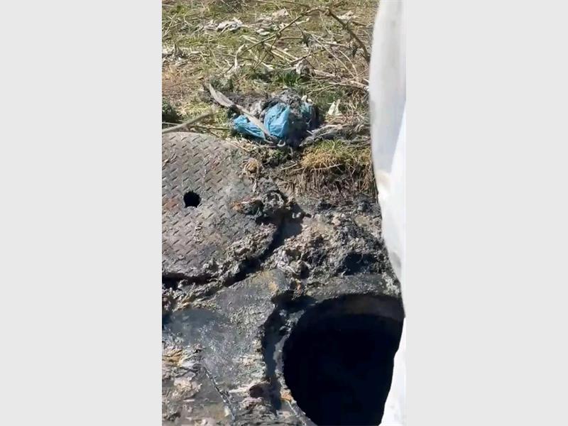 The municipality is urging residents to dispose of waste responsibly after municipal teams discovered food waste, oil, fats, grease and foreign objects inside sewer lines during recent unblocking operations.