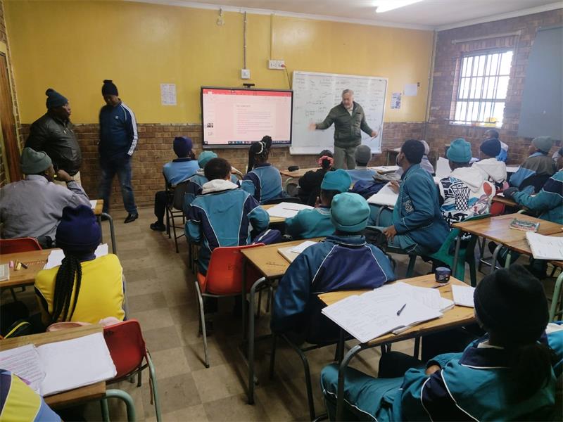 Grade 12 learners at Ratanda Secondary School were urged to remain focused on their studies, embrace leadership opportunities and work hard to build a better future during a motivational session held alongside their History Paper 2 examination.