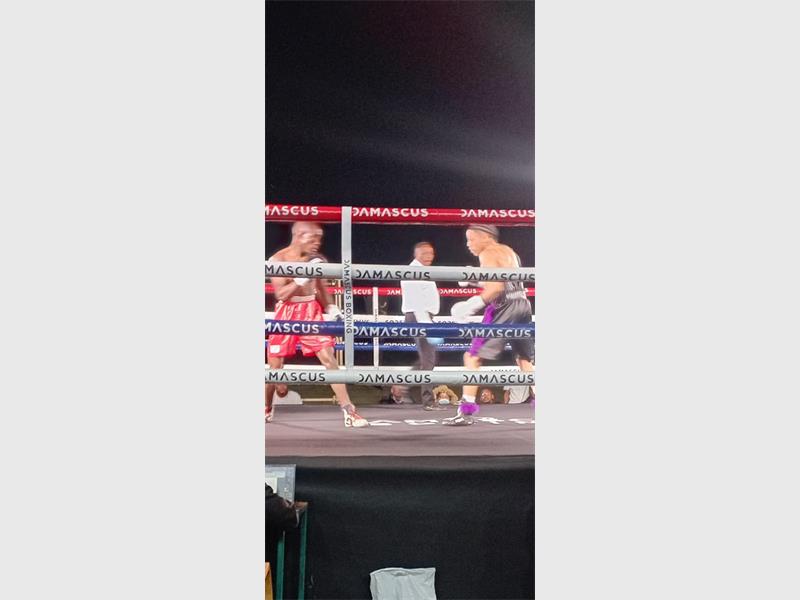 Heidelberg’s Patson “Snyper” Motau showed courage, skill and determination in a closely contested Junior Featherweight bout against Ramano Dipheko at Ruimsig Stadium, with the judges unable to separate the two fighters.