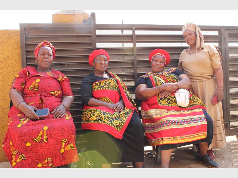 Elihle Median, a traditional virginity-testing group with more than 50 young girls, celebrated 16-year-old Zinhle Sigasa’s umhlonyana ceremony in Ratanda while highlighting the importance of cultural teachings and appealing for support ahead of its upcoming trip to KwaZulu-Natal.